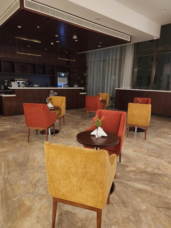 Kyriad Hotel Салалах Екстериор снимка