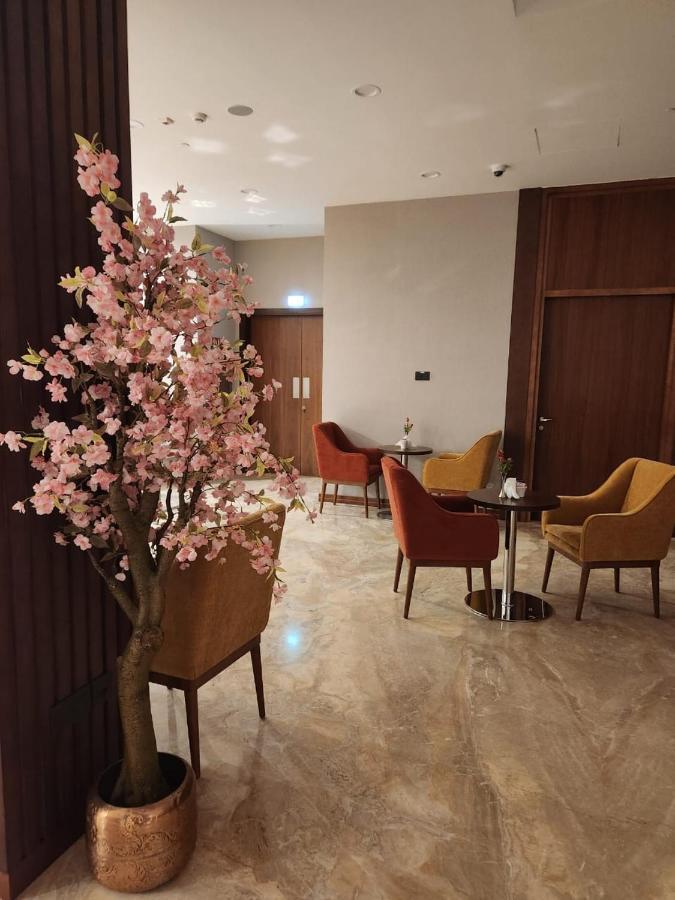 Kyriad Hotel Салалах Екстериор снимка