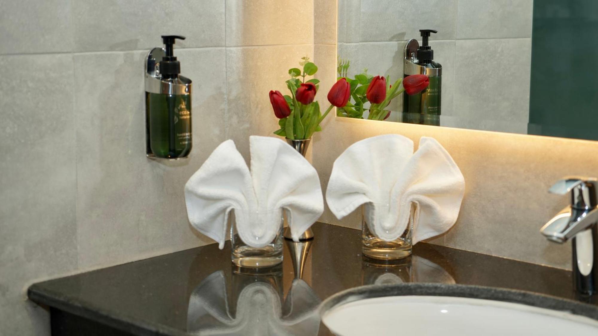 Kyriad Hotel Салалах Екстериор снимка