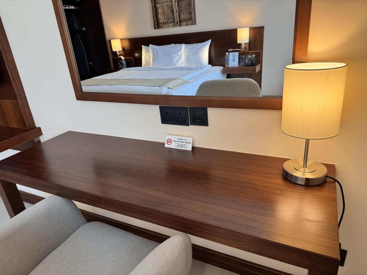 Kyriad Hotel Салалах Екстериор снимка