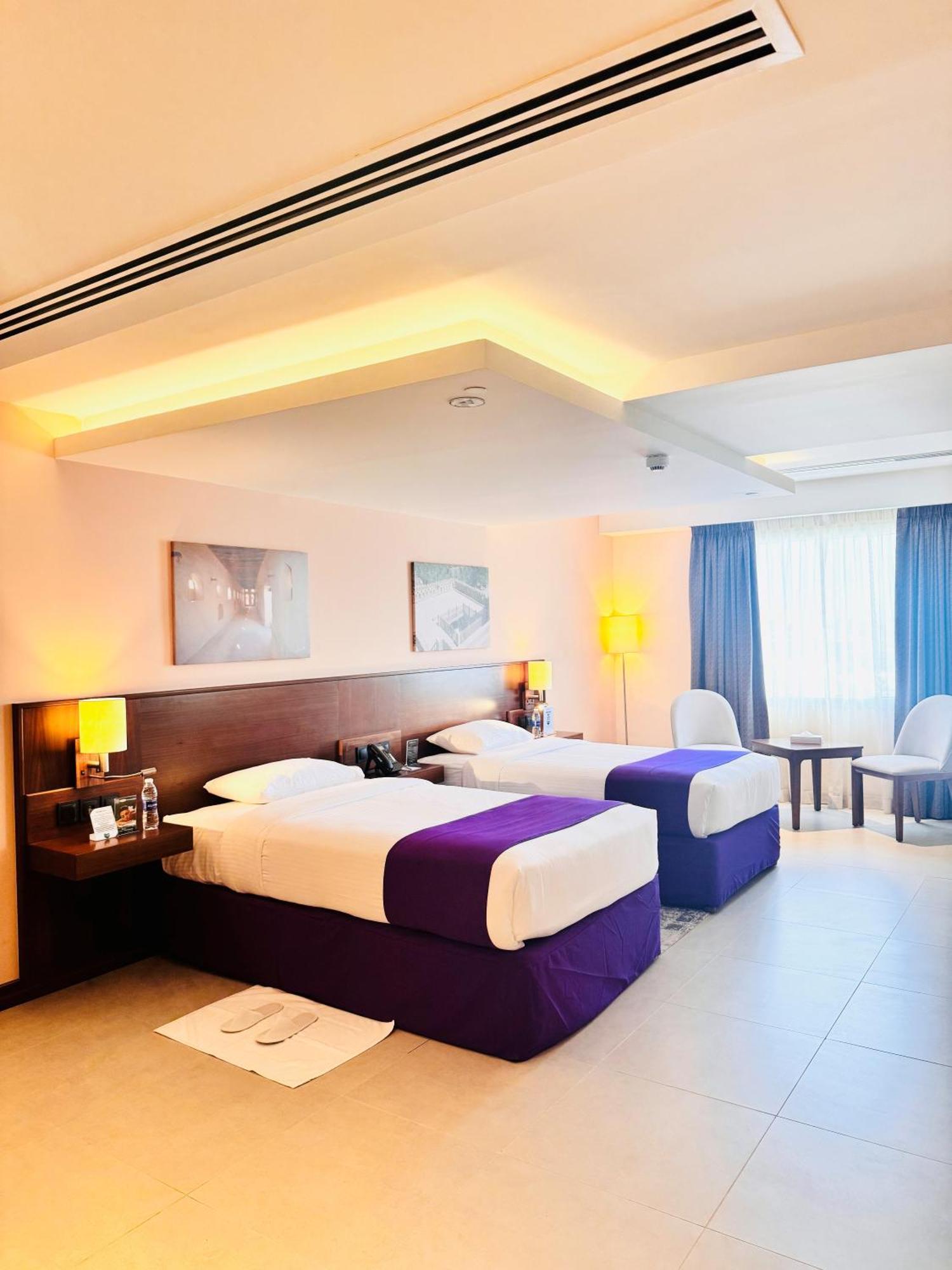 Kyriad Hotel Салалах Екстериор снимка