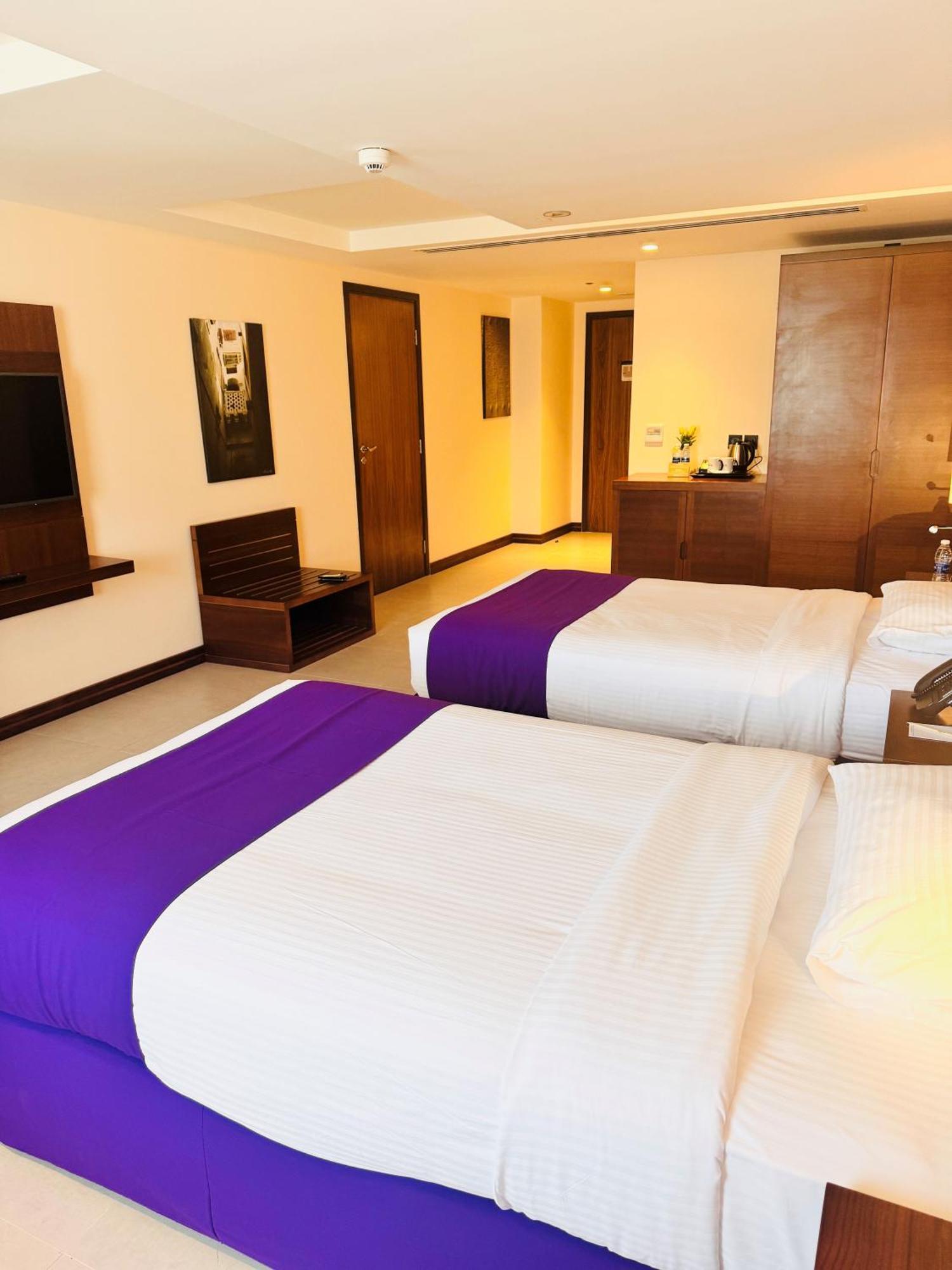Kyriad Hotel Салалах Екстериор снимка