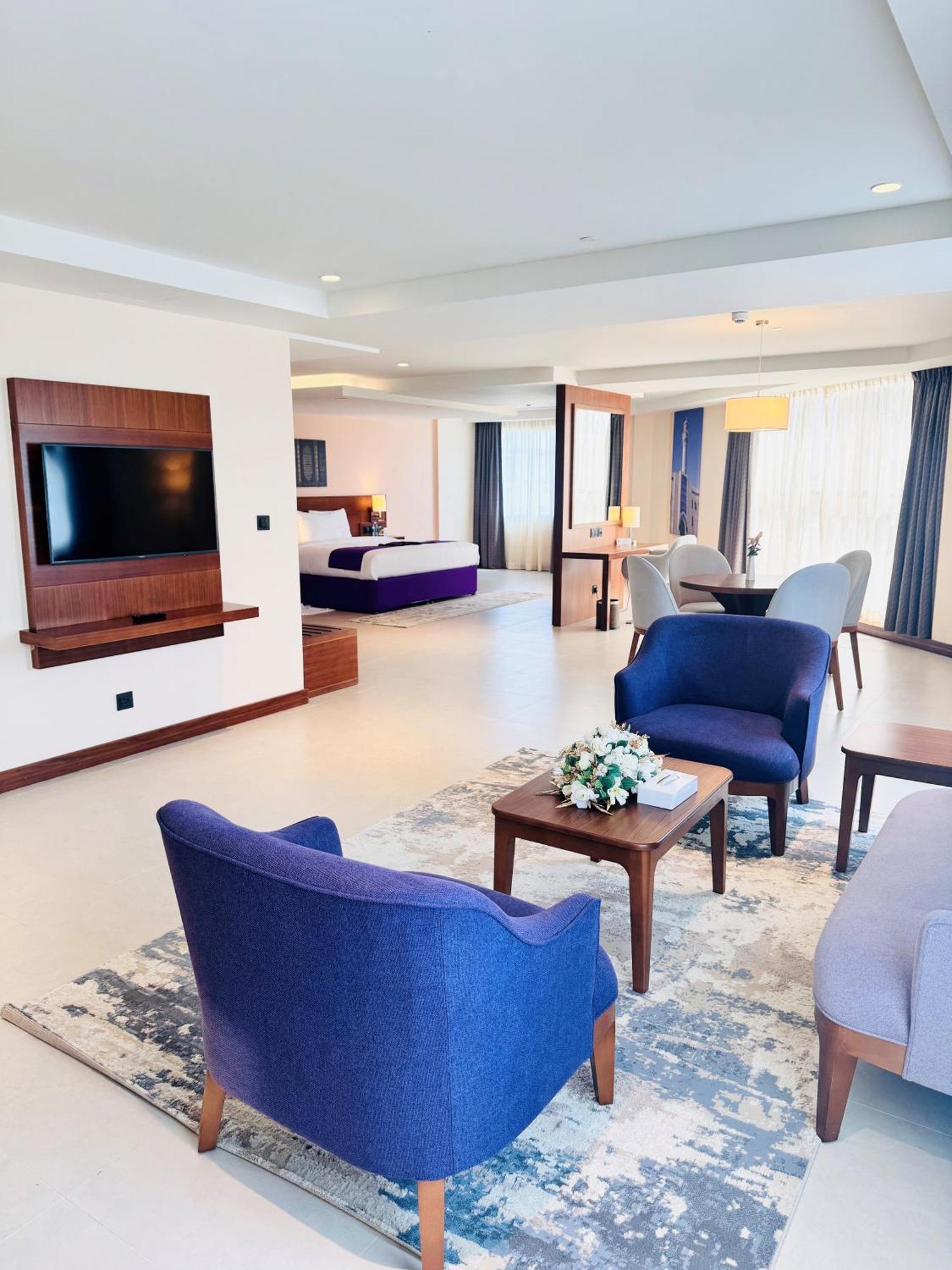 Kyriad Hotel Салалах Екстериор снимка