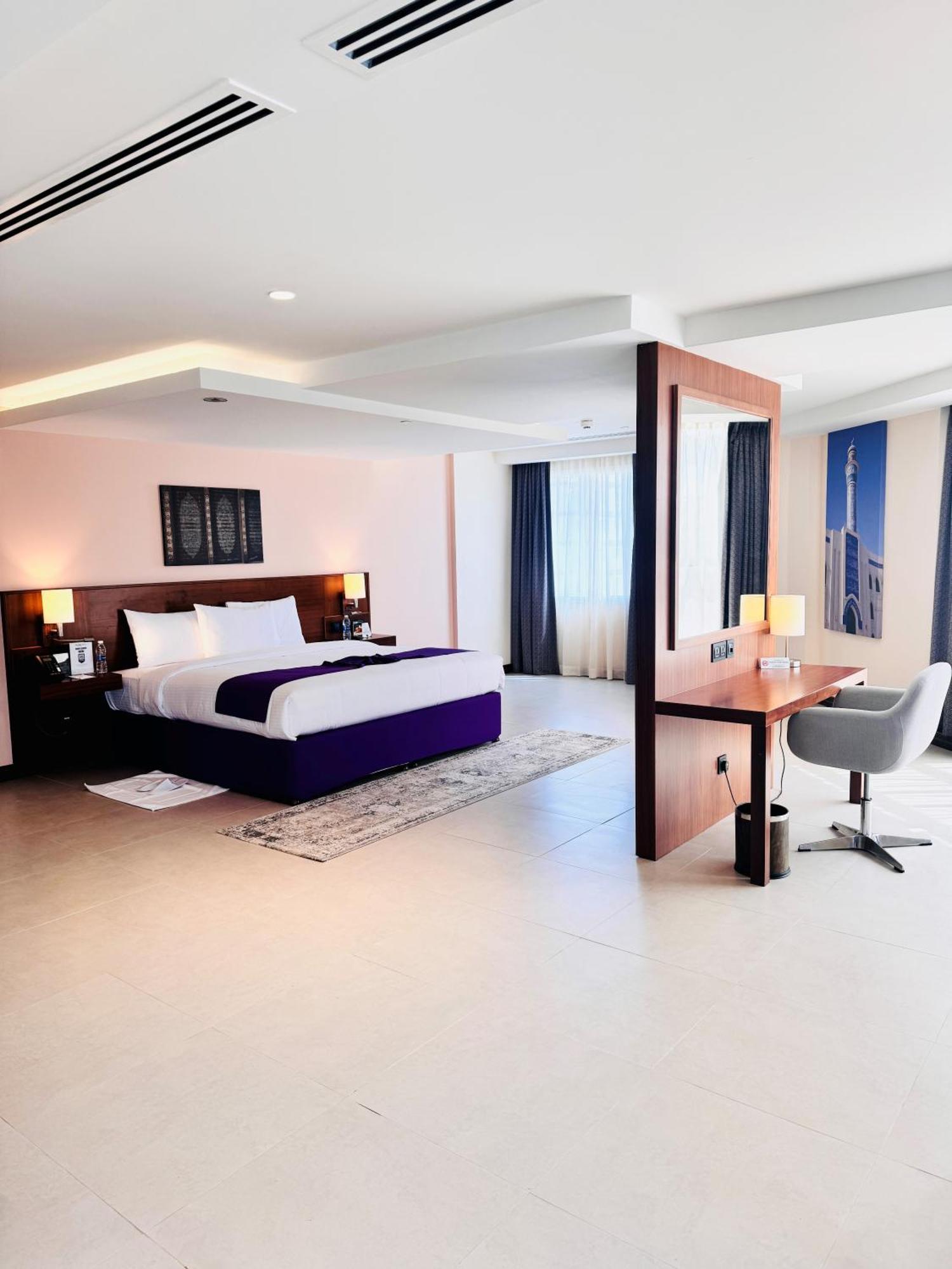 Kyriad Hotel Салалах Екстериор снимка