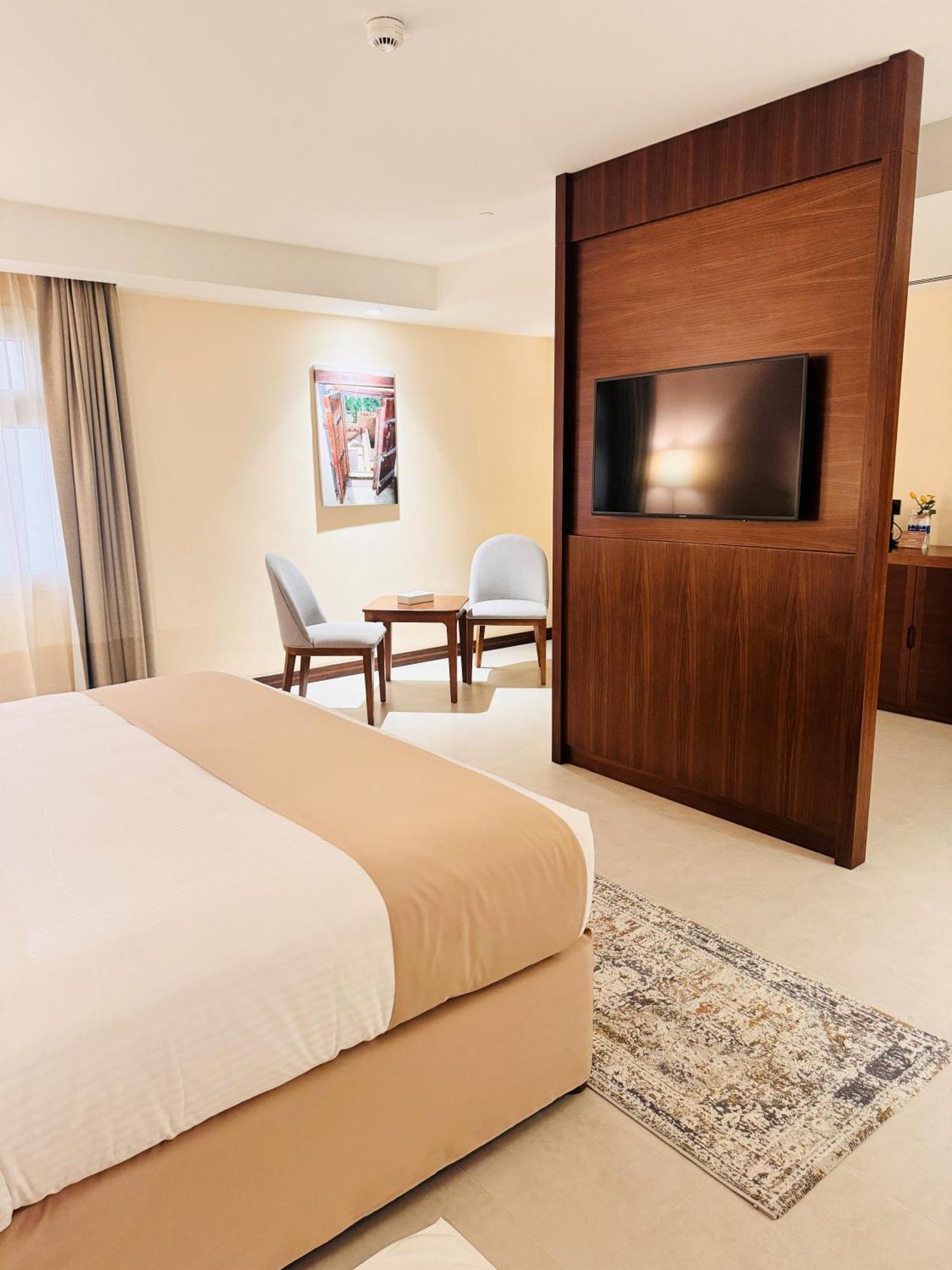 Kyriad Hotel Салалах Екстериор снимка