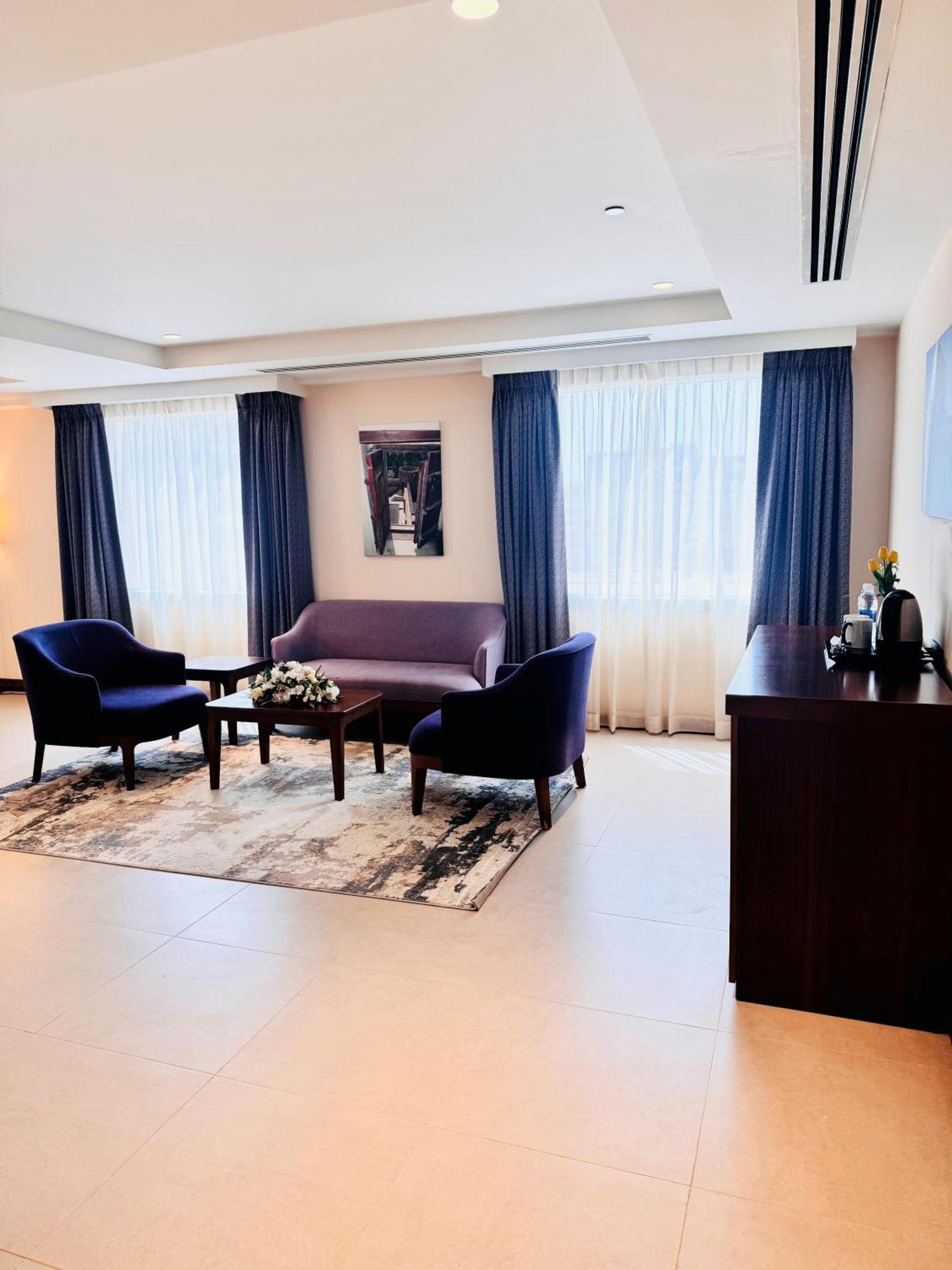 Kyriad Hotel Салалах Екстериор снимка
