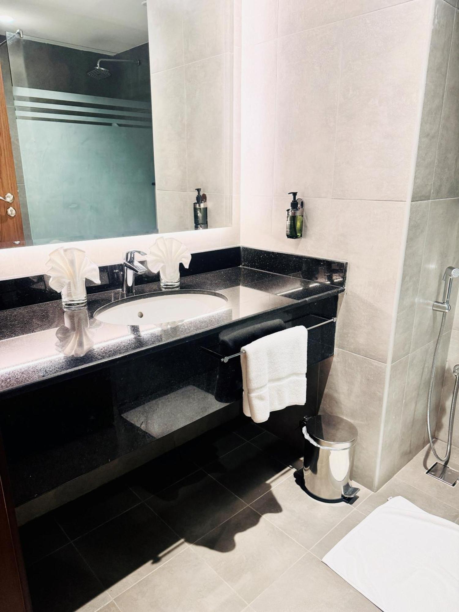 Kyriad Hotel Салалах Екстериор снимка