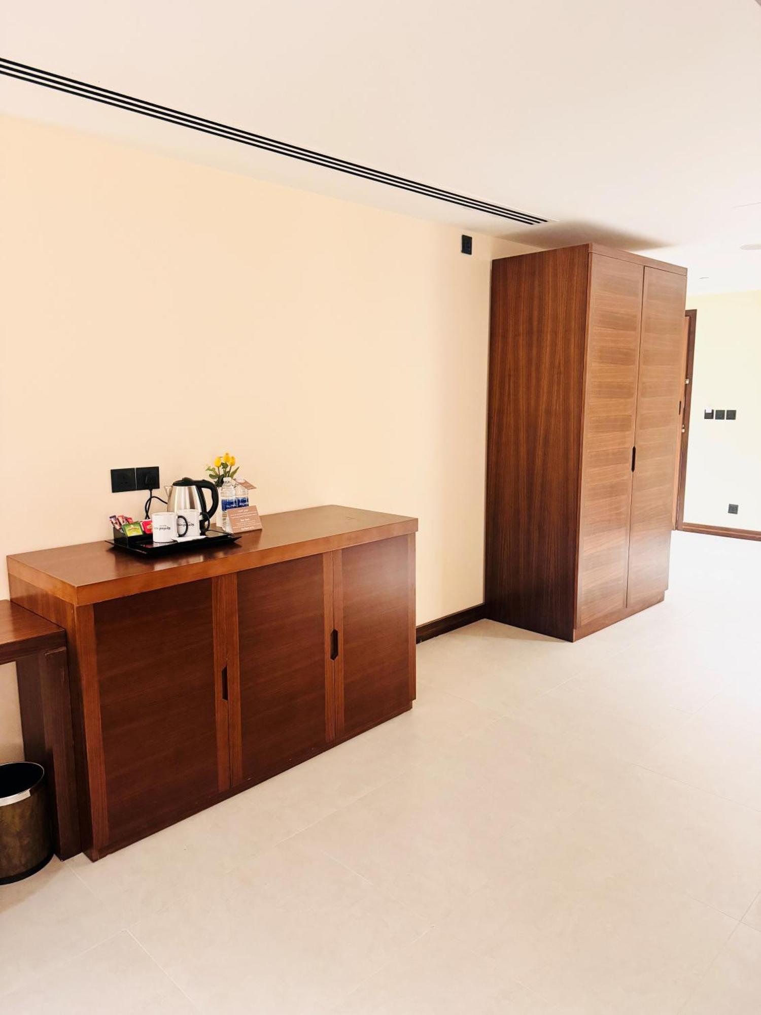 Kyriad Hotel Салалах Екстериор снимка