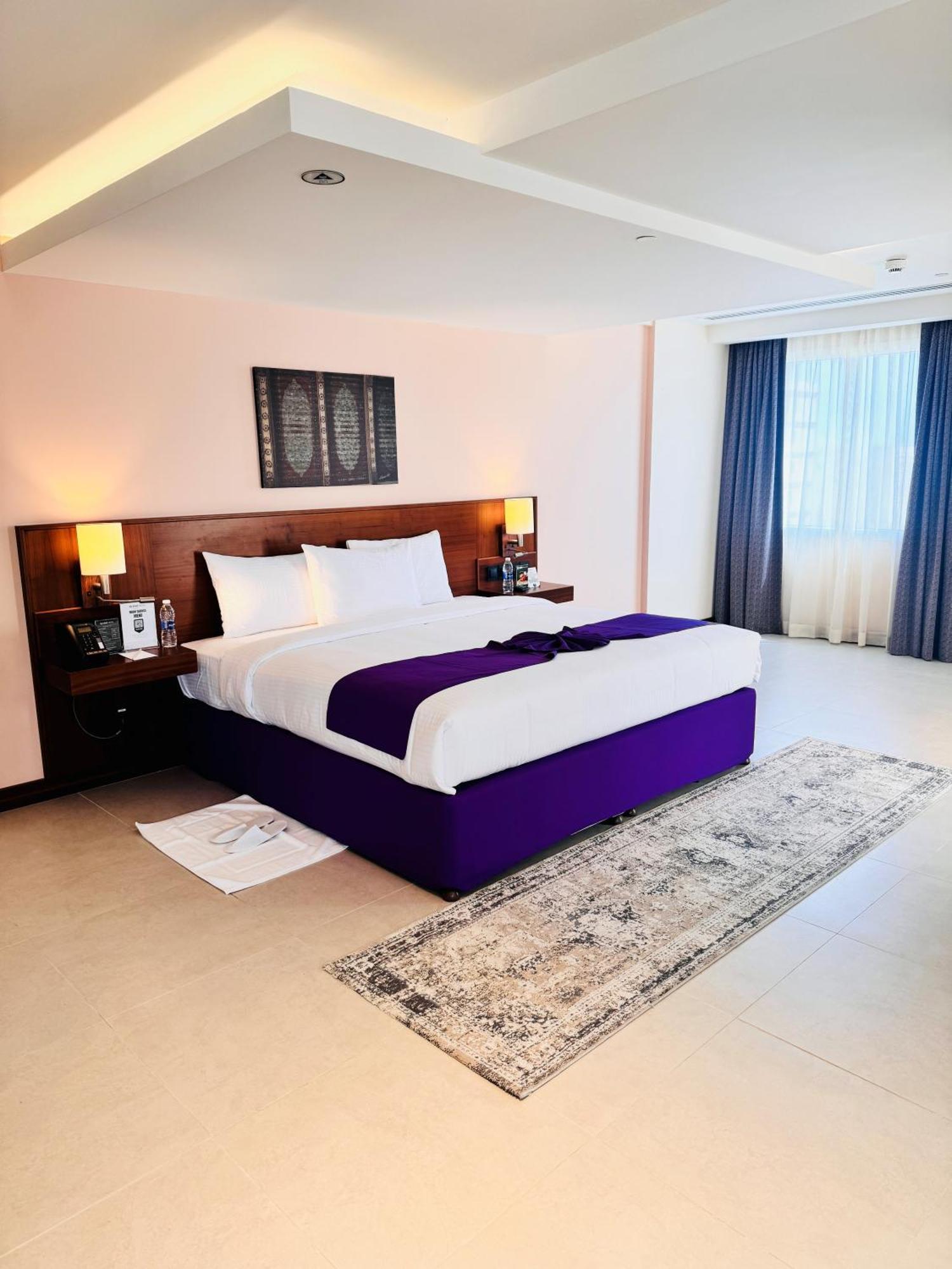 Kyriad Hotel Салалах Екстериор снимка