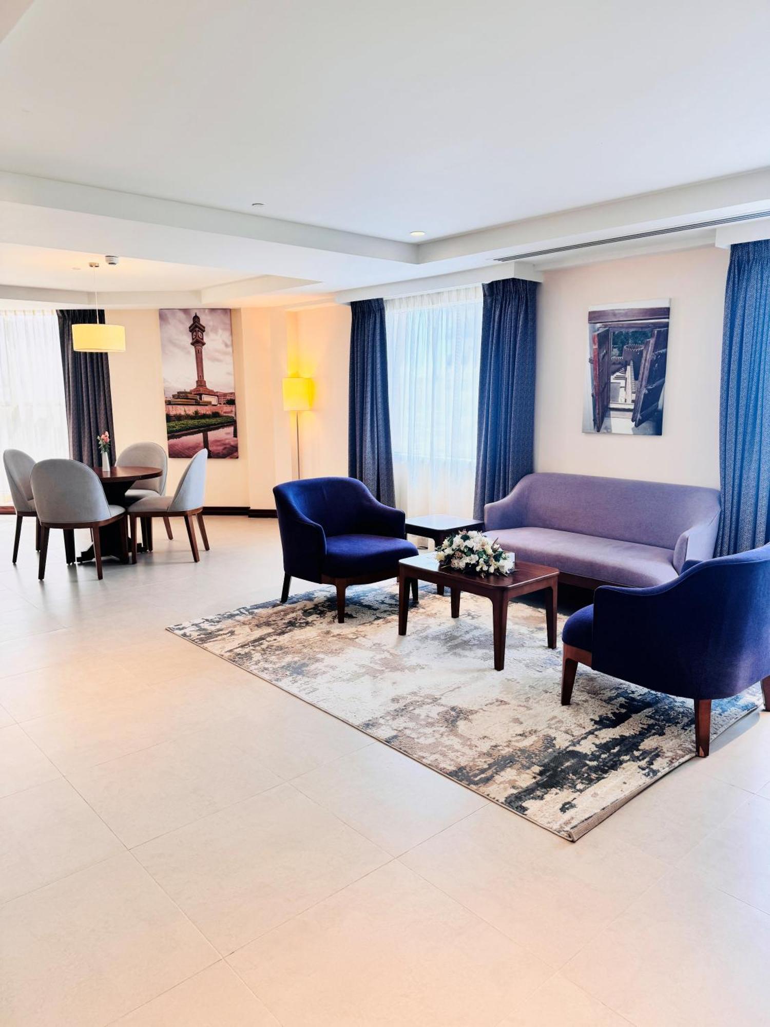 Kyriad Hotel Салалах Екстериор снимка