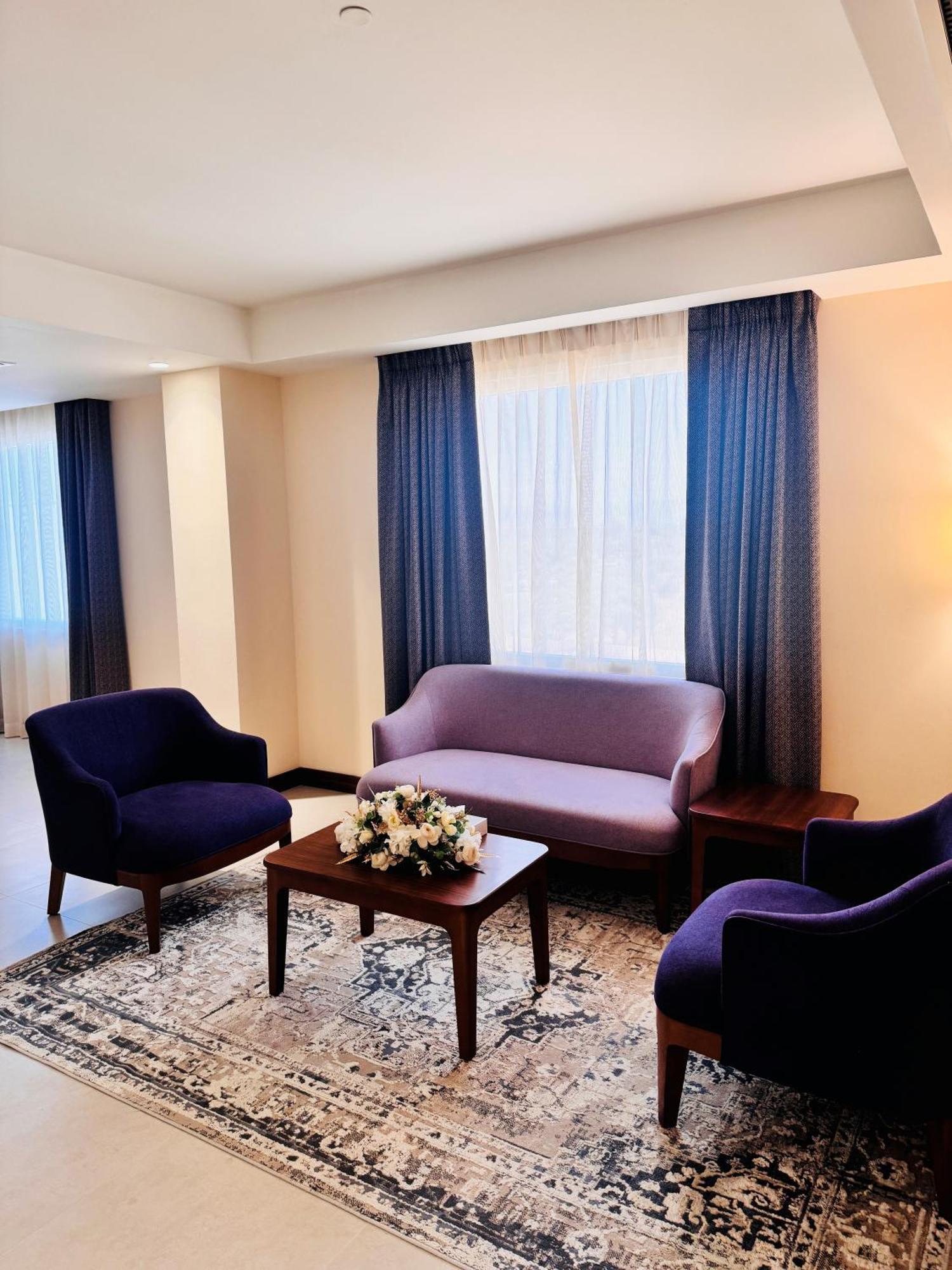 Kyriad Hotel Салалах Екстериор снимка