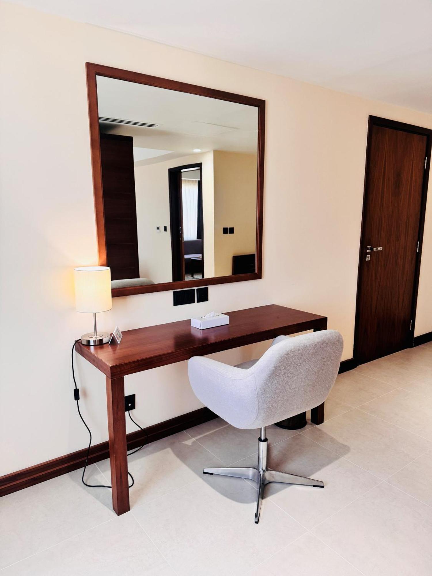 Kyriad Hotel Салалах Екстериор снимка